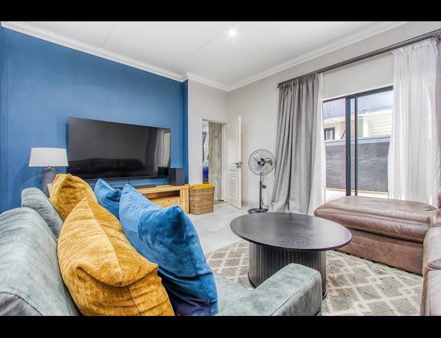 2 BEDROOM APARTMENT FOR SALE IN BRYANSTON